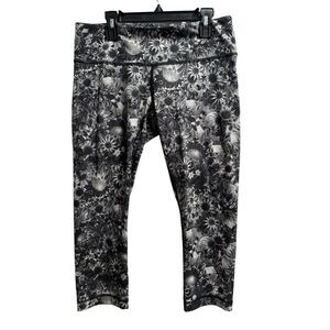 Lululemon Womens Floral Print High Rise Cropped‎ Legging Gray, size 8